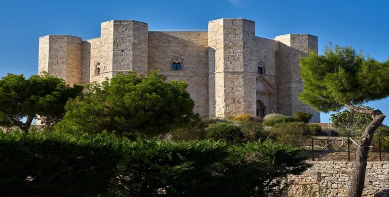 The Most Beautiful 7 Forts in the World 