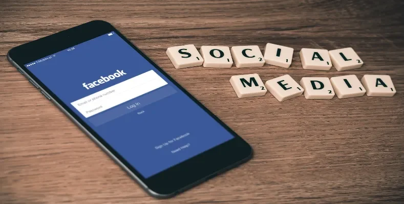 The Pros and Cons of Social Media