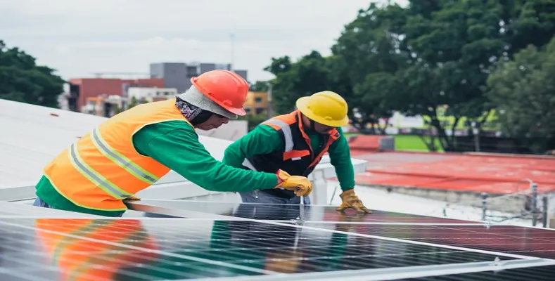 How to Become a Solar Installer