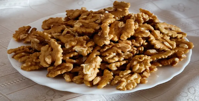When to avoid eating walnuts?